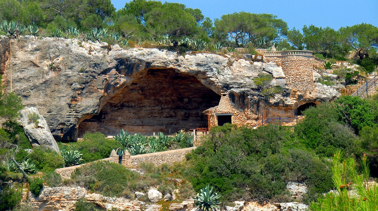 Image - mallorca cave places of interest