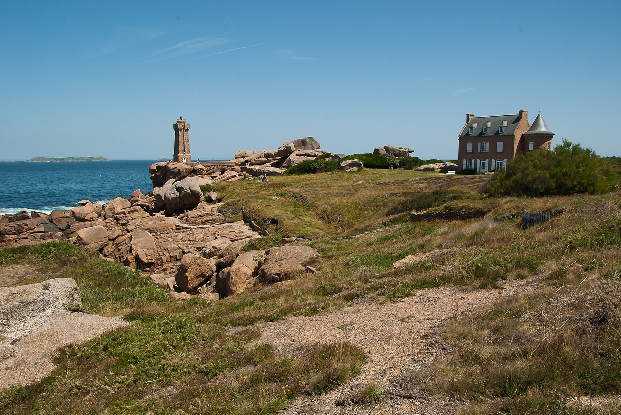 Image - brittany ploumanach lighthouse