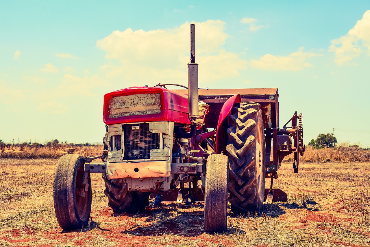 Image - tractor farm countryside