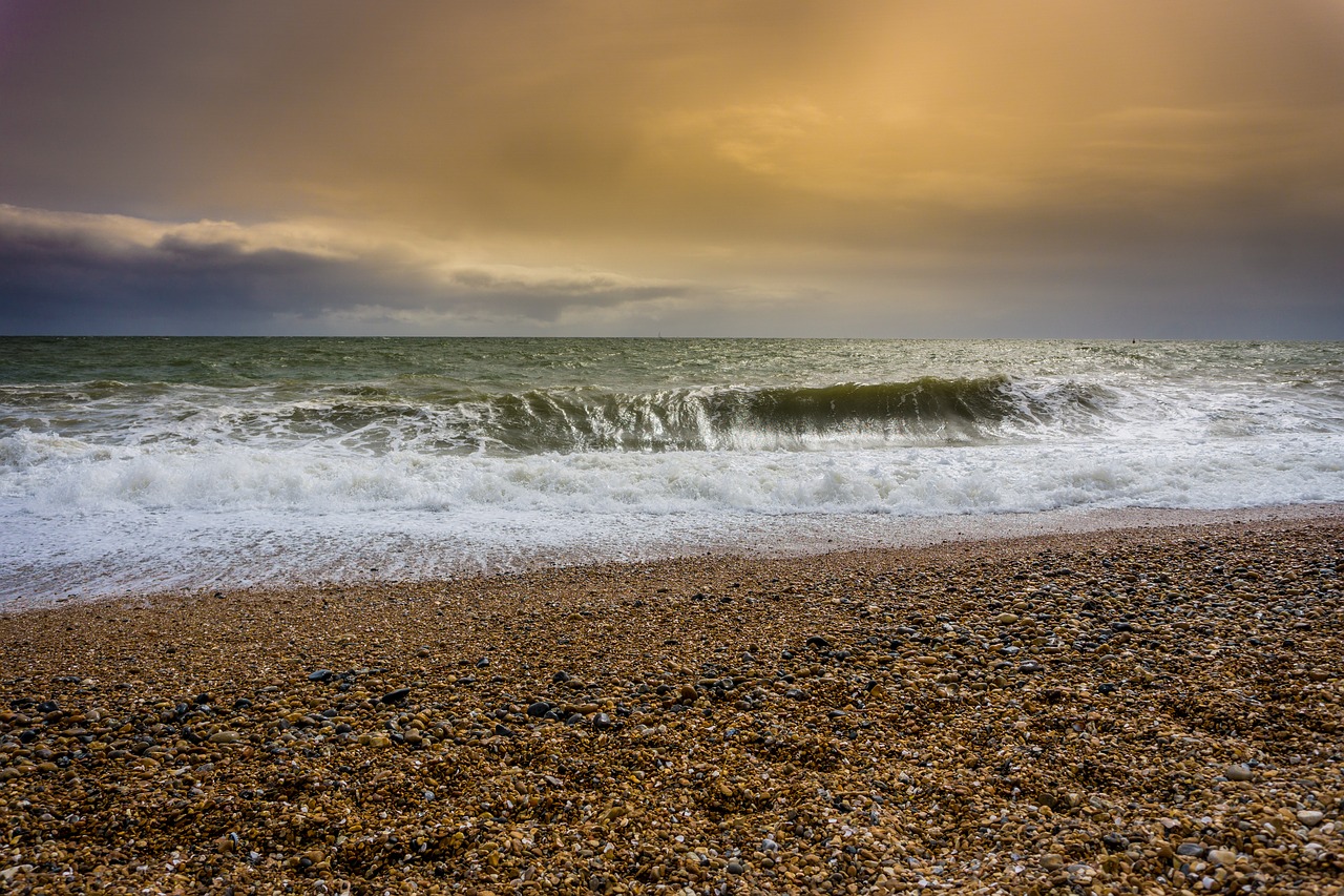 Image - brighton beach stormy raining dark