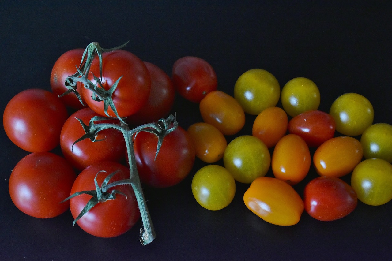 Image - tomatoes cocktailtomaten red green