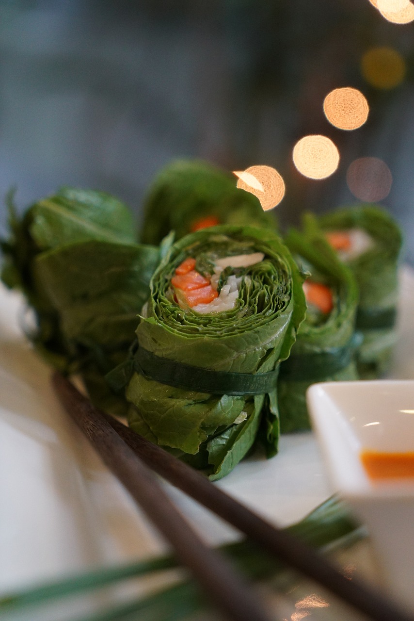 Image - vietnam vietnamese eat spring rolls