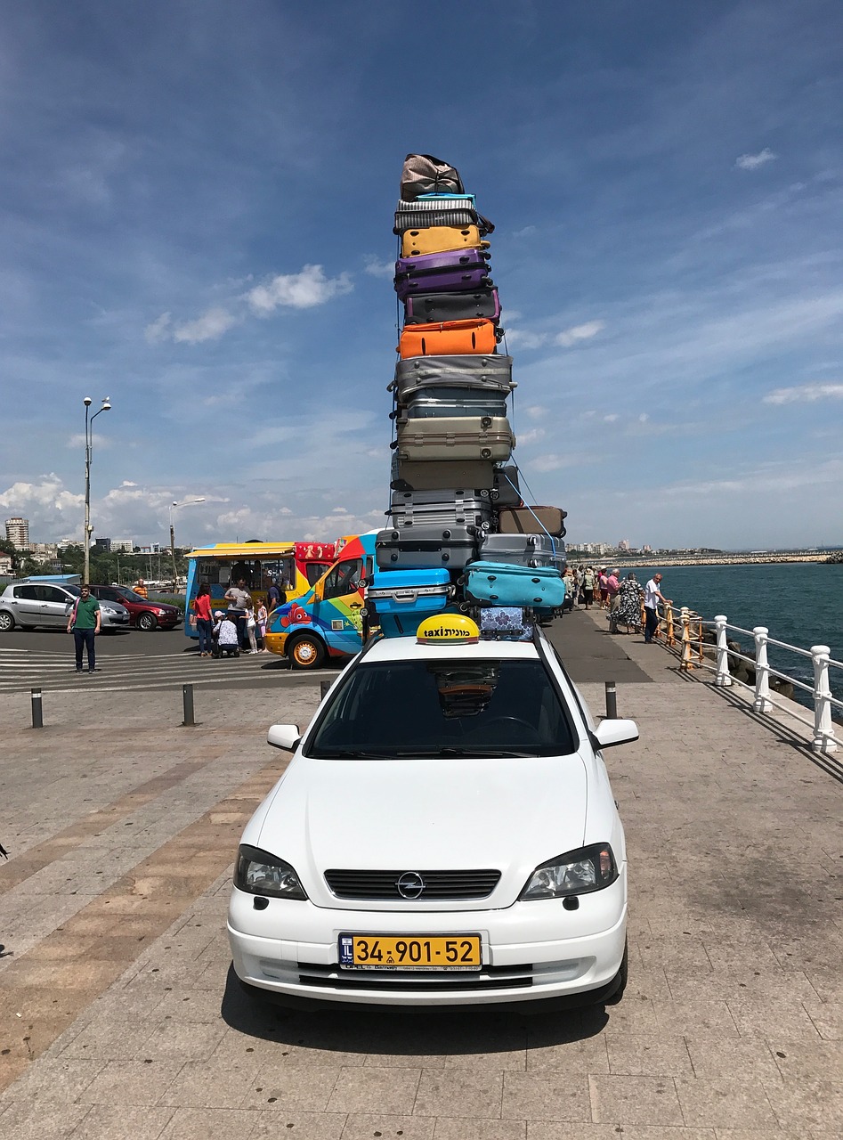 Image - taxi luggage overloaded