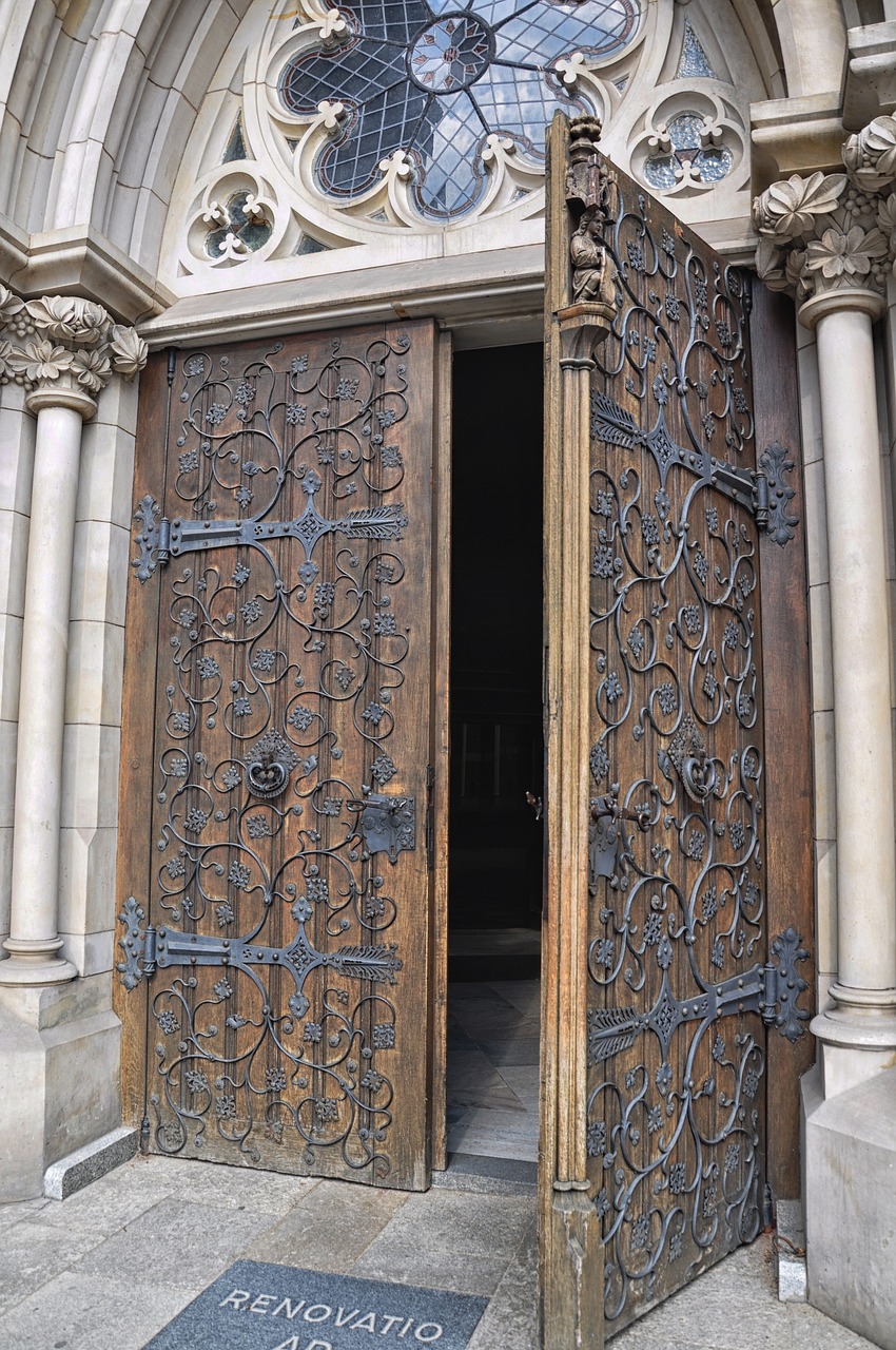 Image - gates the doors of the church