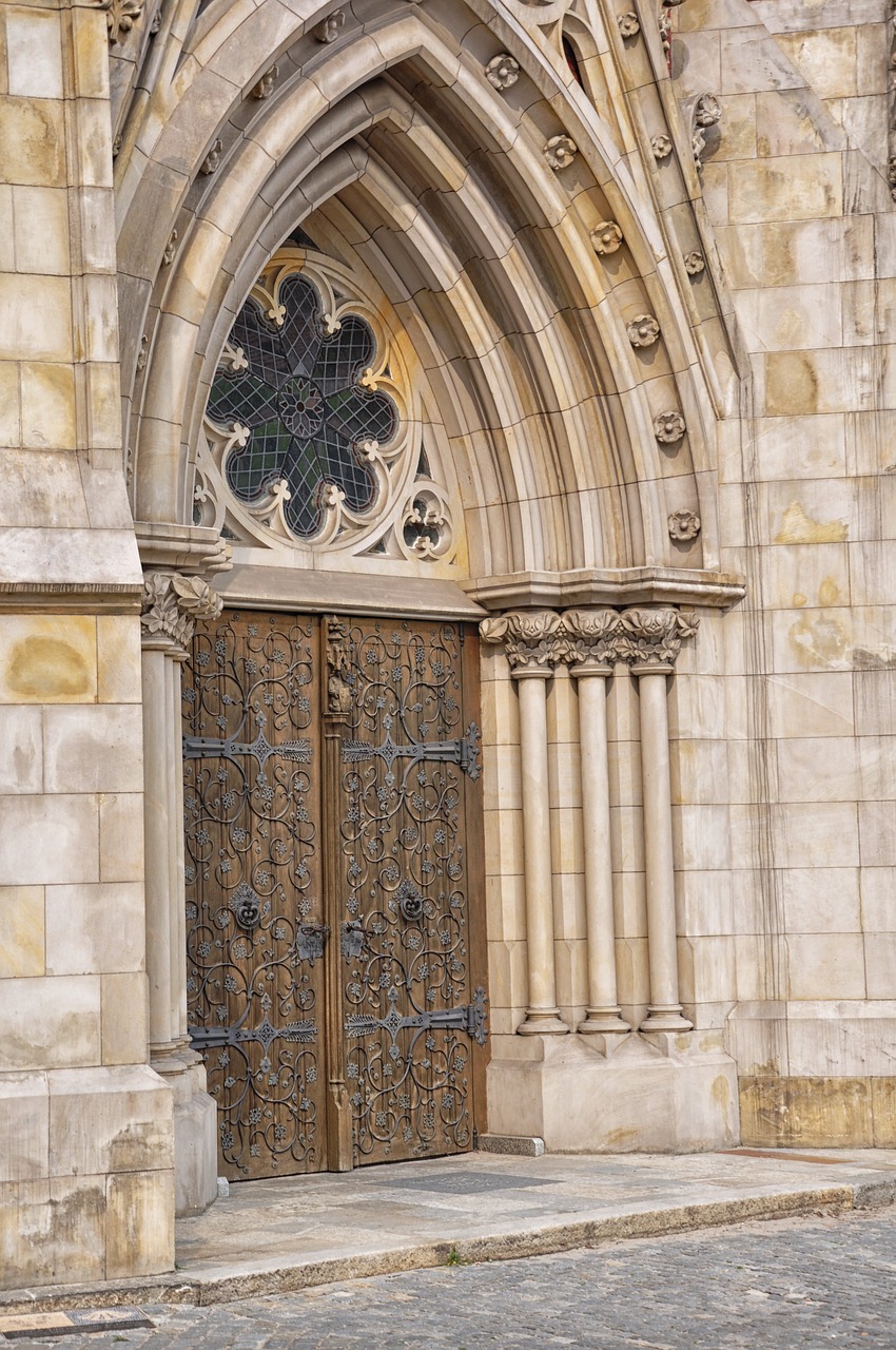 Image - gates the doors of the church