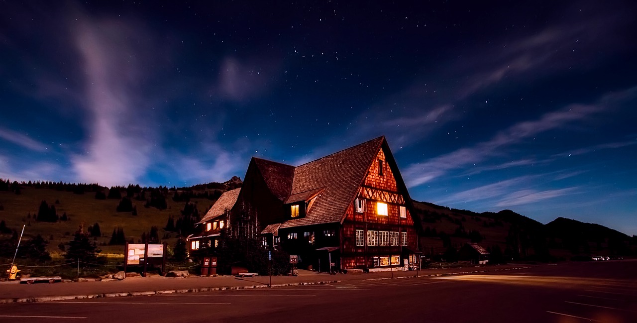 Image - lodge hotel resort sky clouds