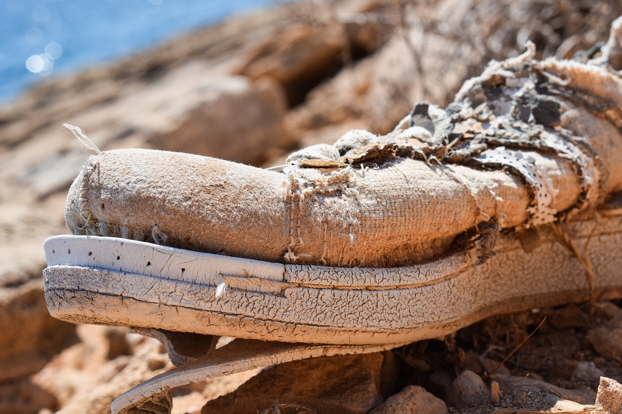 Image - shoe old shoe decay wear dirty