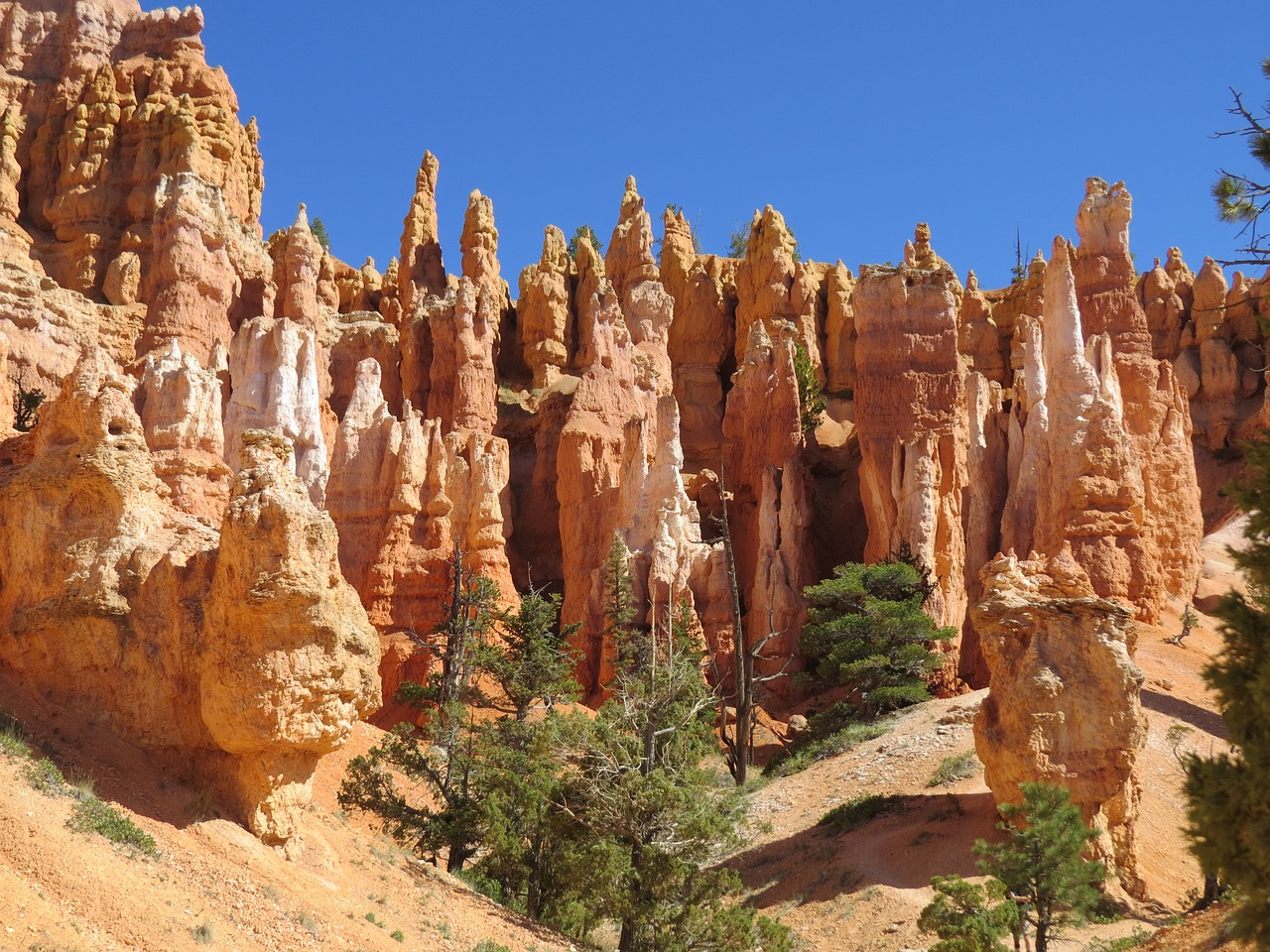 Image - bryce canyon red sandstone utah