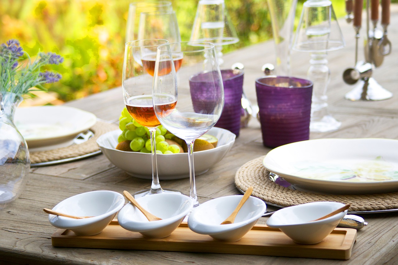 Image - table wine invite food champagne