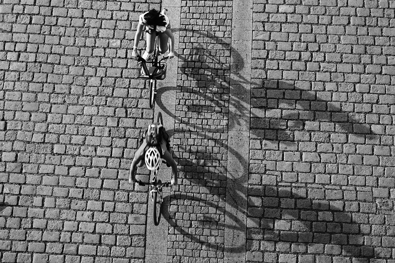 Image - round shadow bw