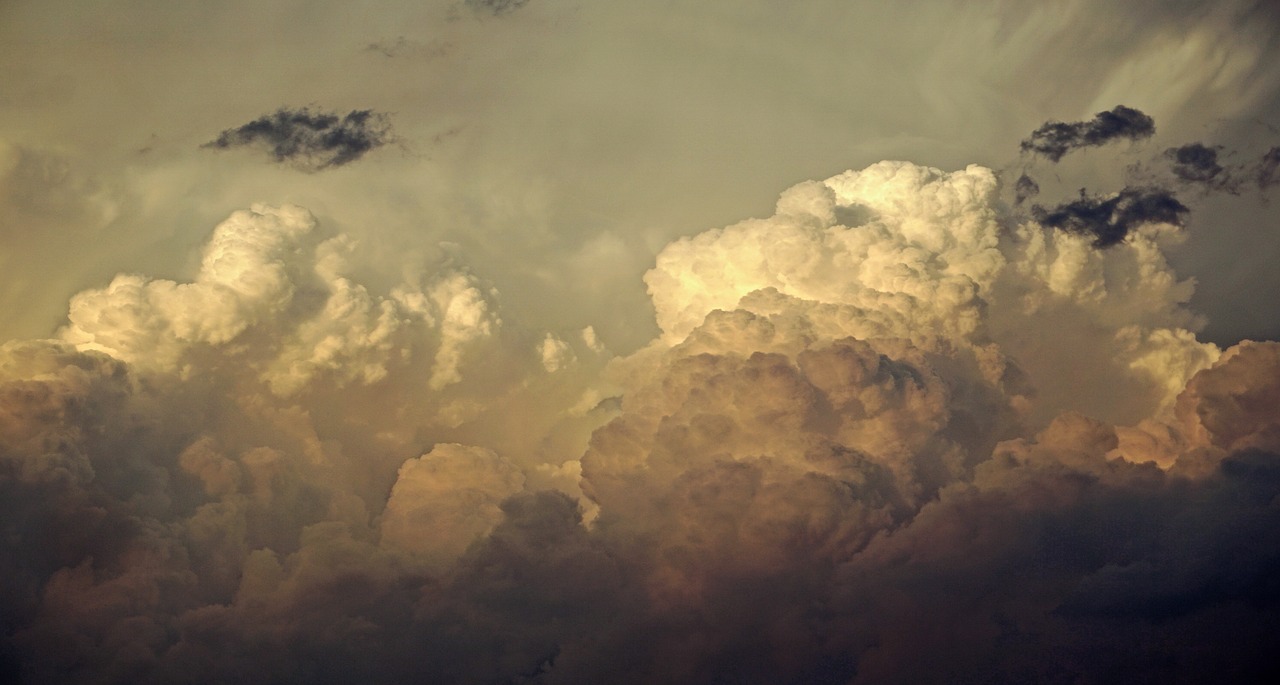 Image - clouds threatening gloomy sky