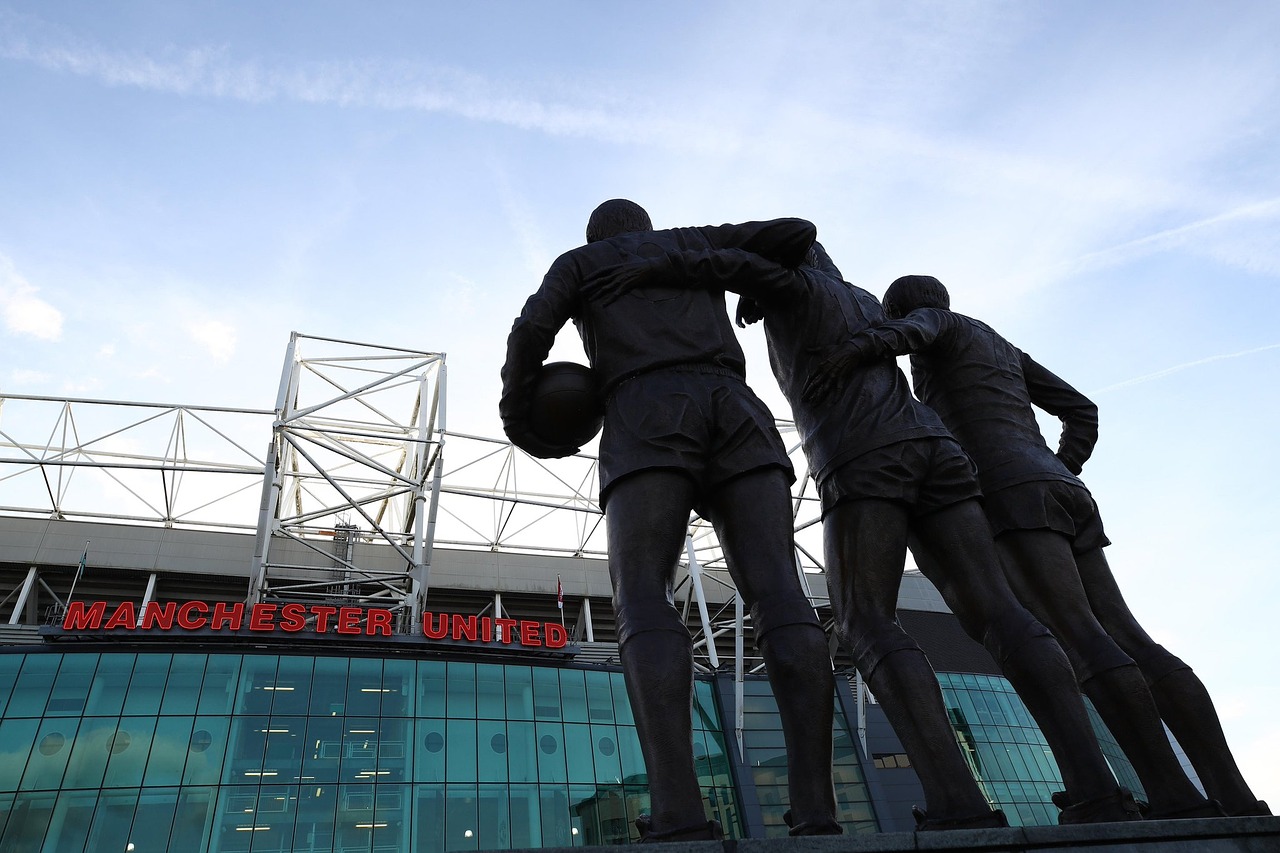 Image - victory stadion statue