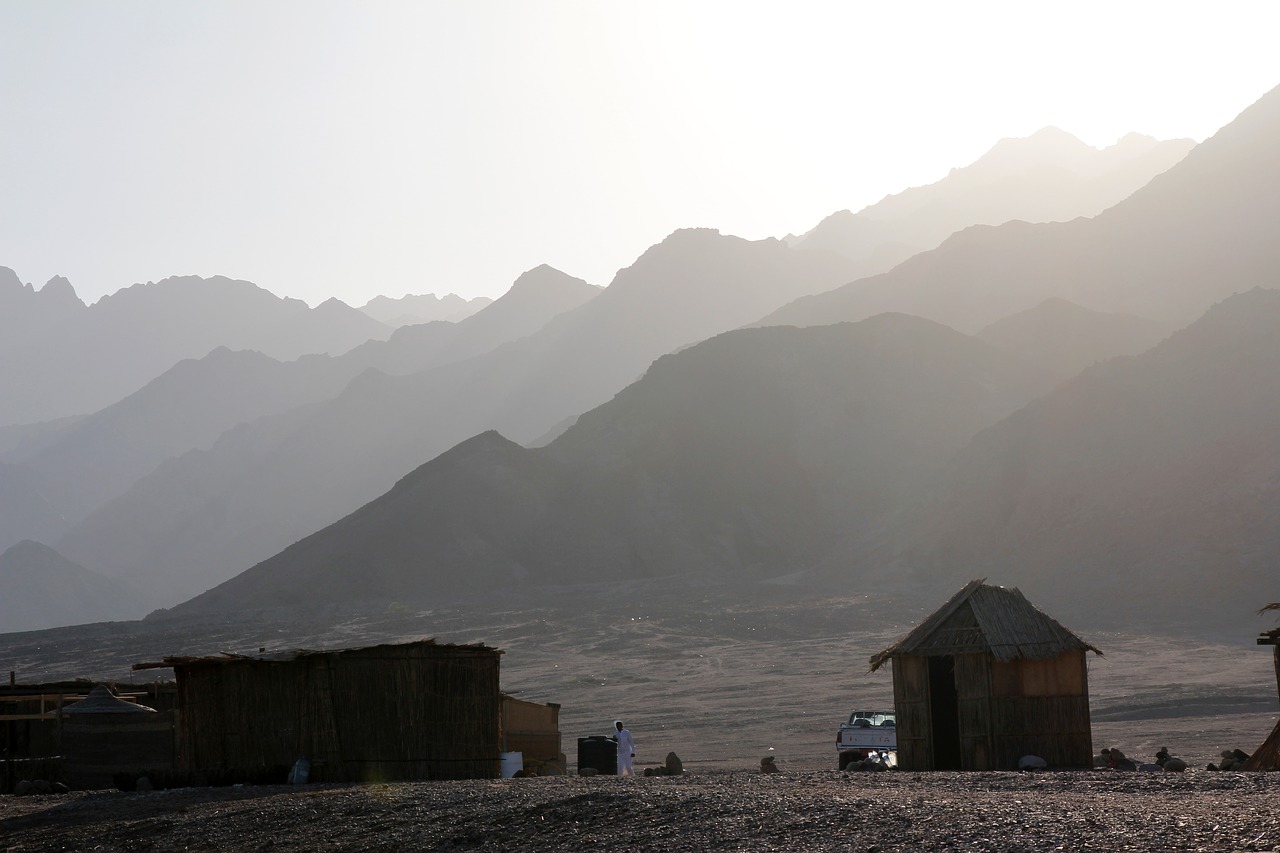 Image - egypt mountains log cabin