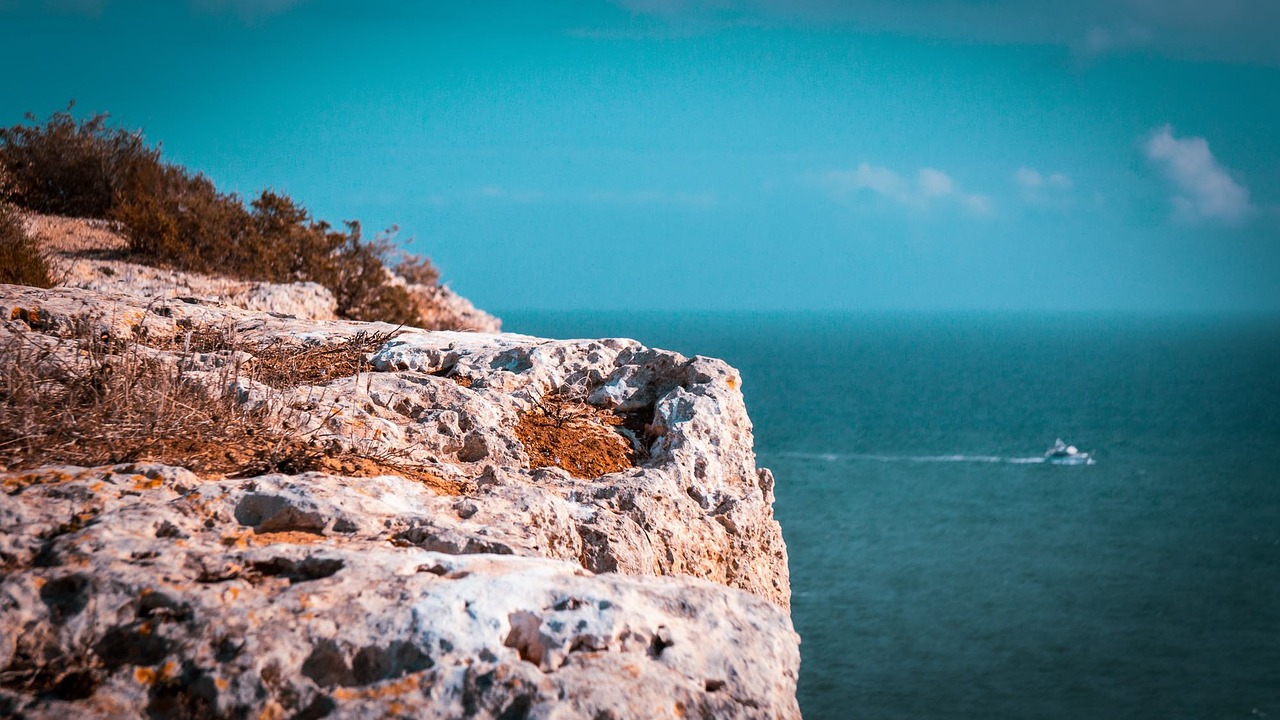 Image - rock cliff beach portugal algarve