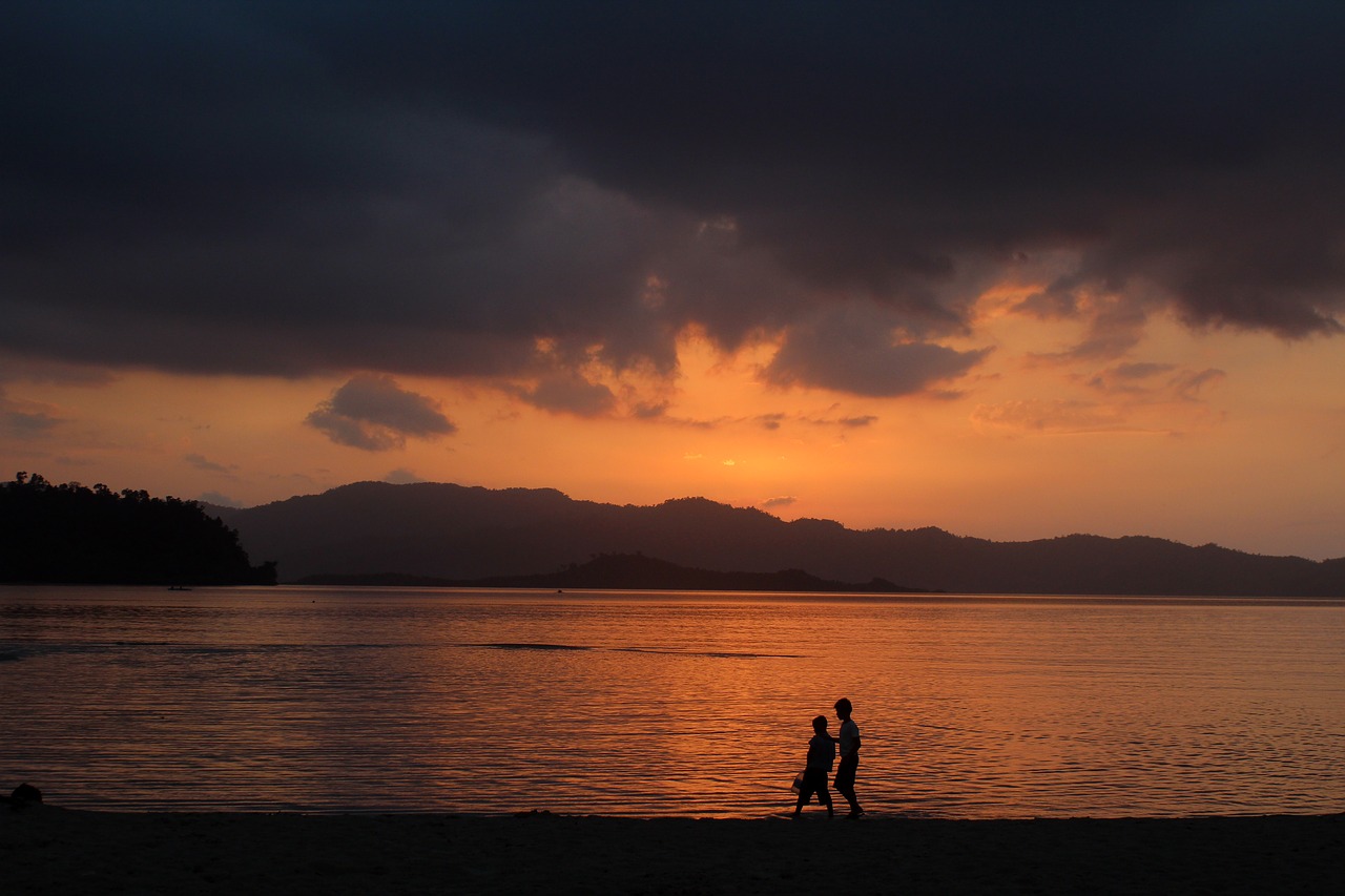Image - sunset beach walk walk on the beach