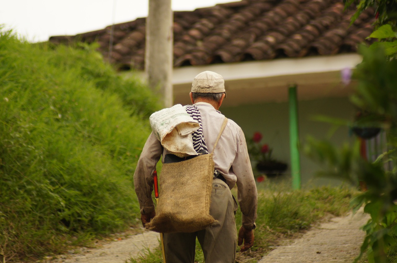 Image - people of the field area kettle