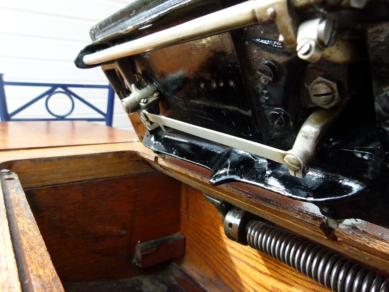 Image - sewing machine antique singer