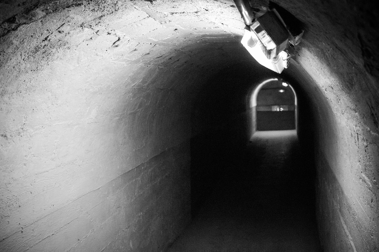 Image - tunnel bunker urbex light