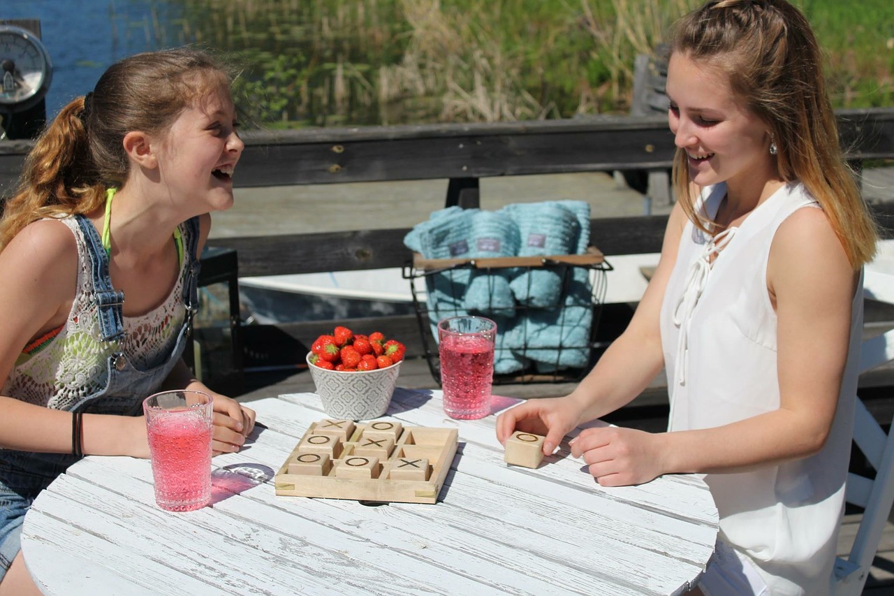 Image - summer vacation board games siblings