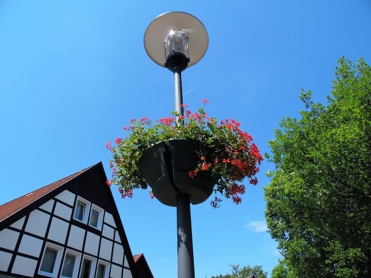 Image - lantern lighting iron lantern