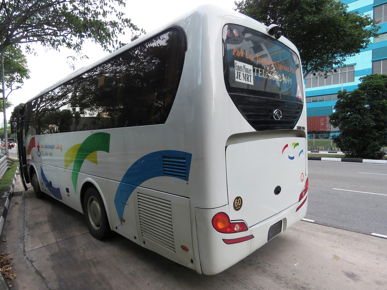 Image - bus bus stop singapore private bus