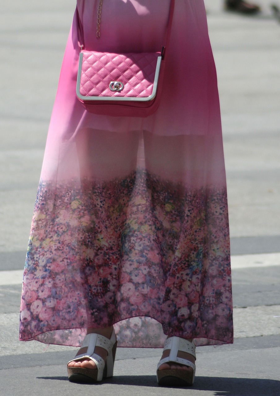 Image - woman pink handbag ms beauty