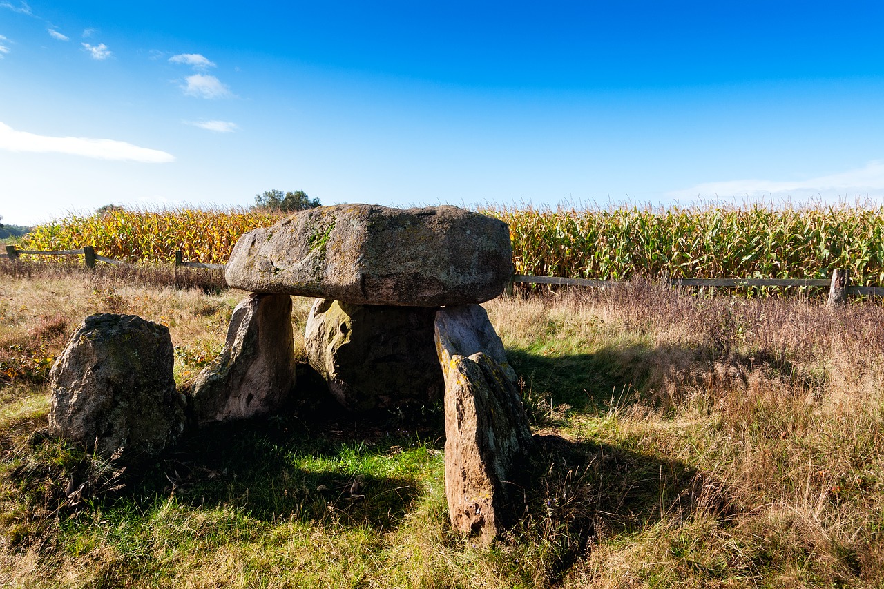 Image - large stone grave badenstedt