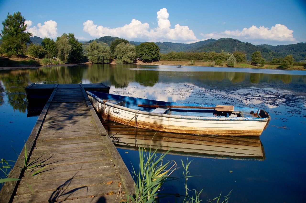 Image - boot lake water kahn landscape