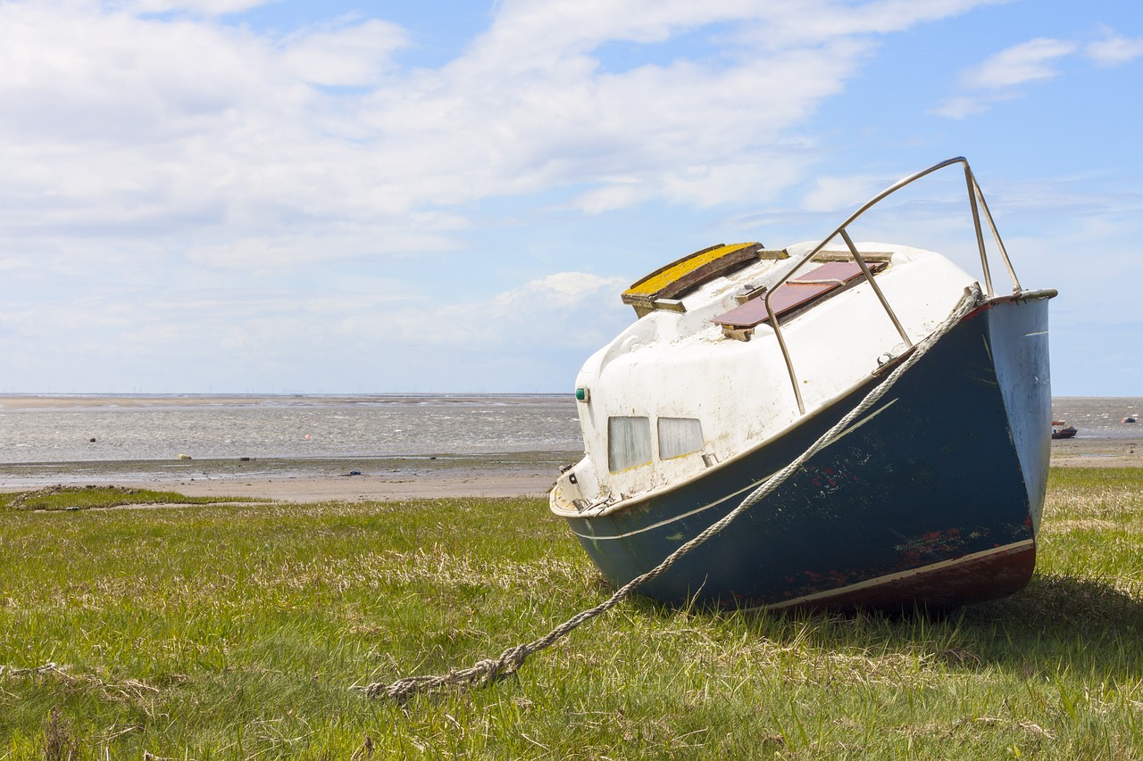 Image - boat abandoned water old wooden