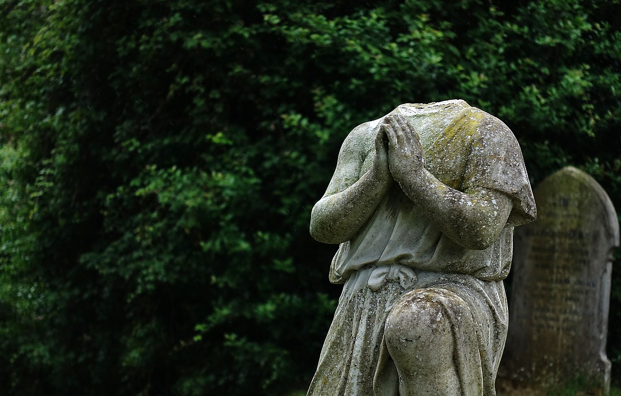 Image - statue effigy headless memorial