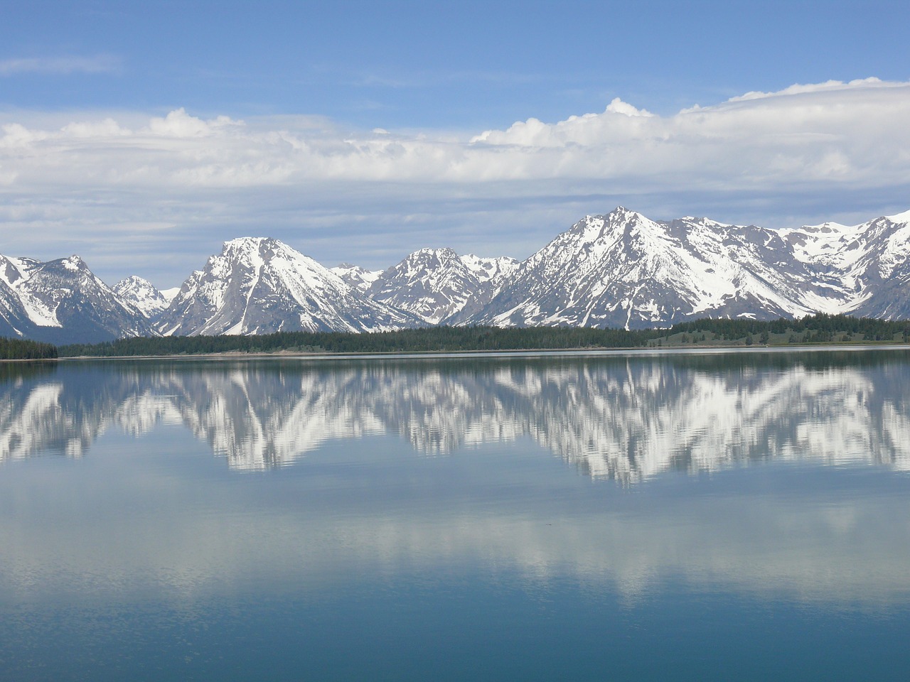 Image - lewis lake yellowstone water