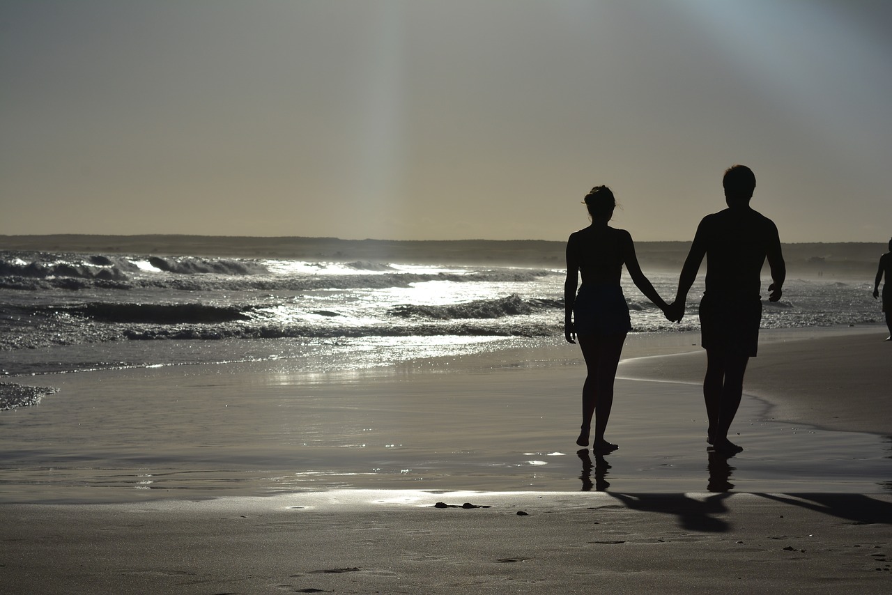 Image - beach sunset romantic couple love