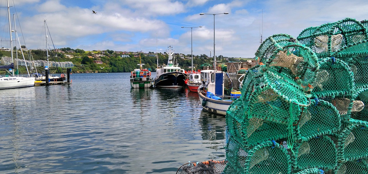 Image - sea fishing boats lobster pots