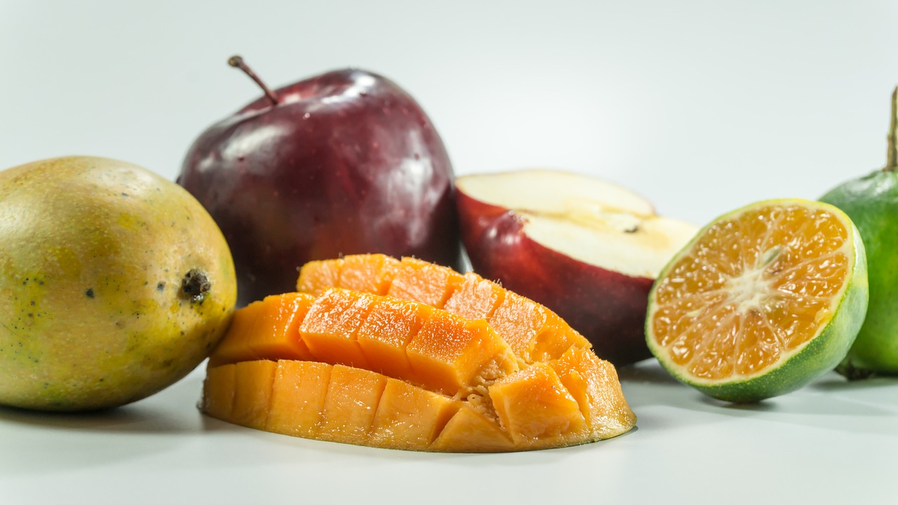 Image - mango apple oranges slice on hand