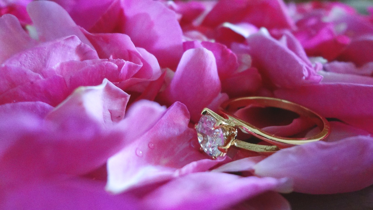 Image - ring wedding light soft roses