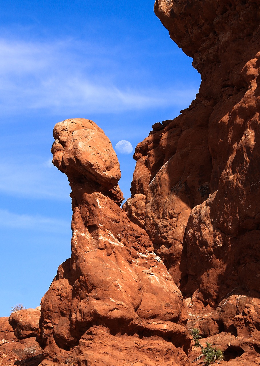 Image - red rock moon desert travel scenic