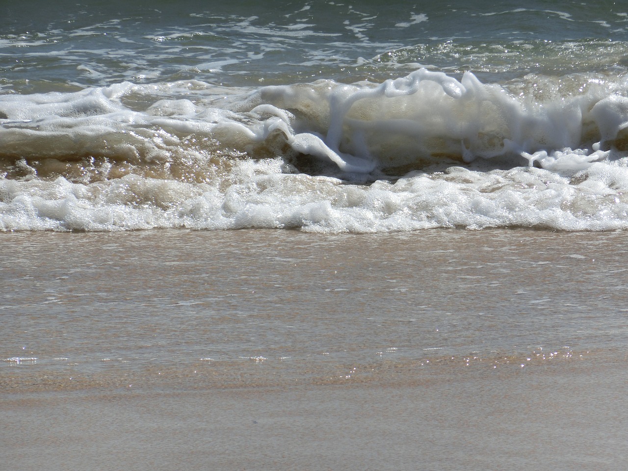 Image - wave gentle foam beach shore