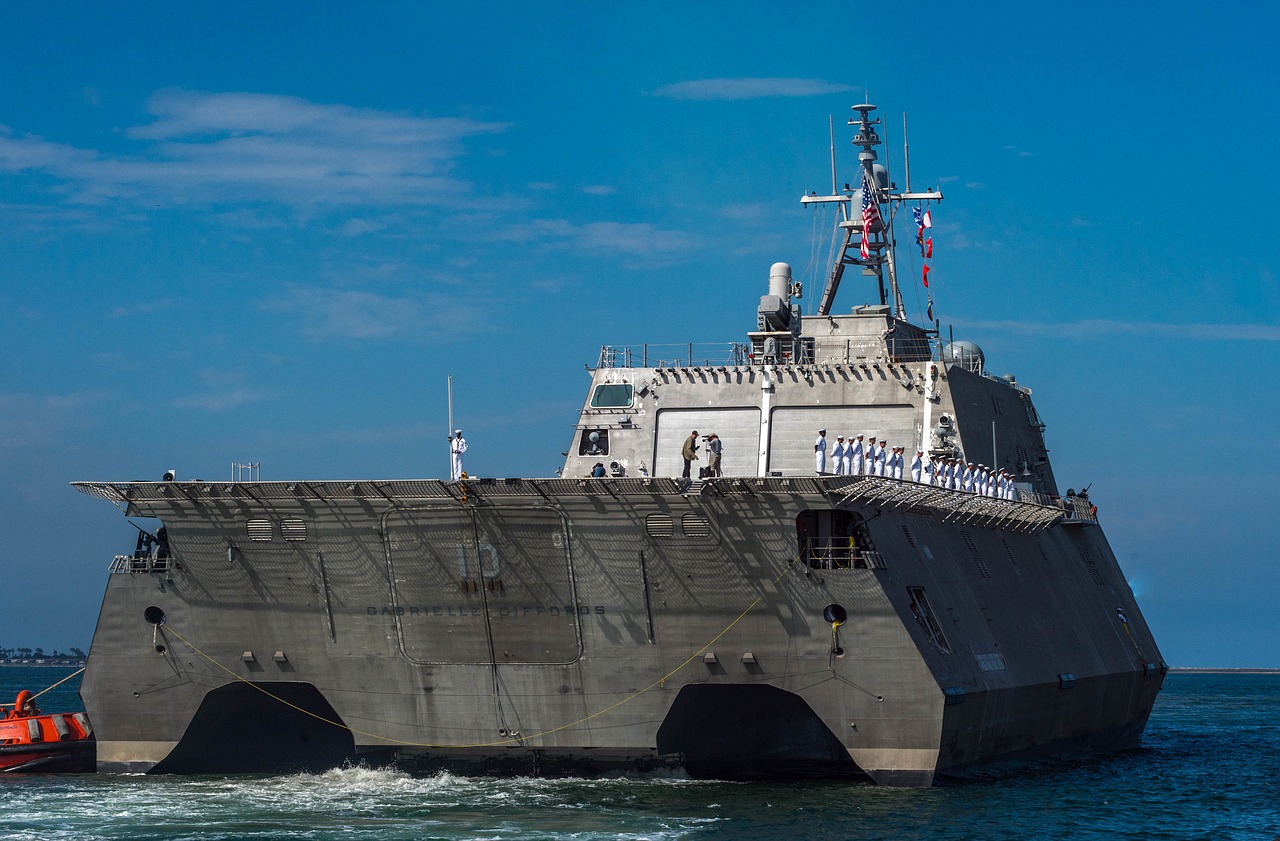 Image - uss gabrielle giffords lcs 10 usn