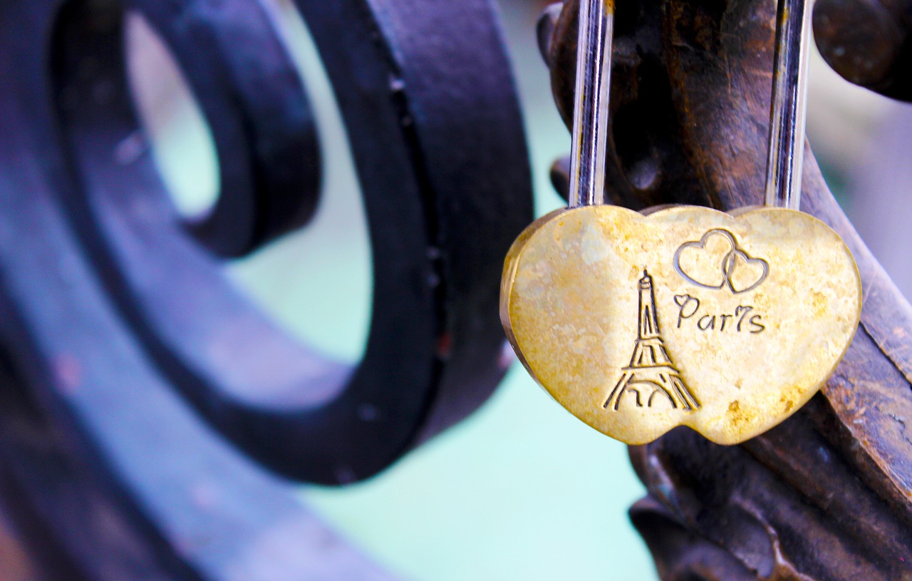 Image - paris locker love bridge france