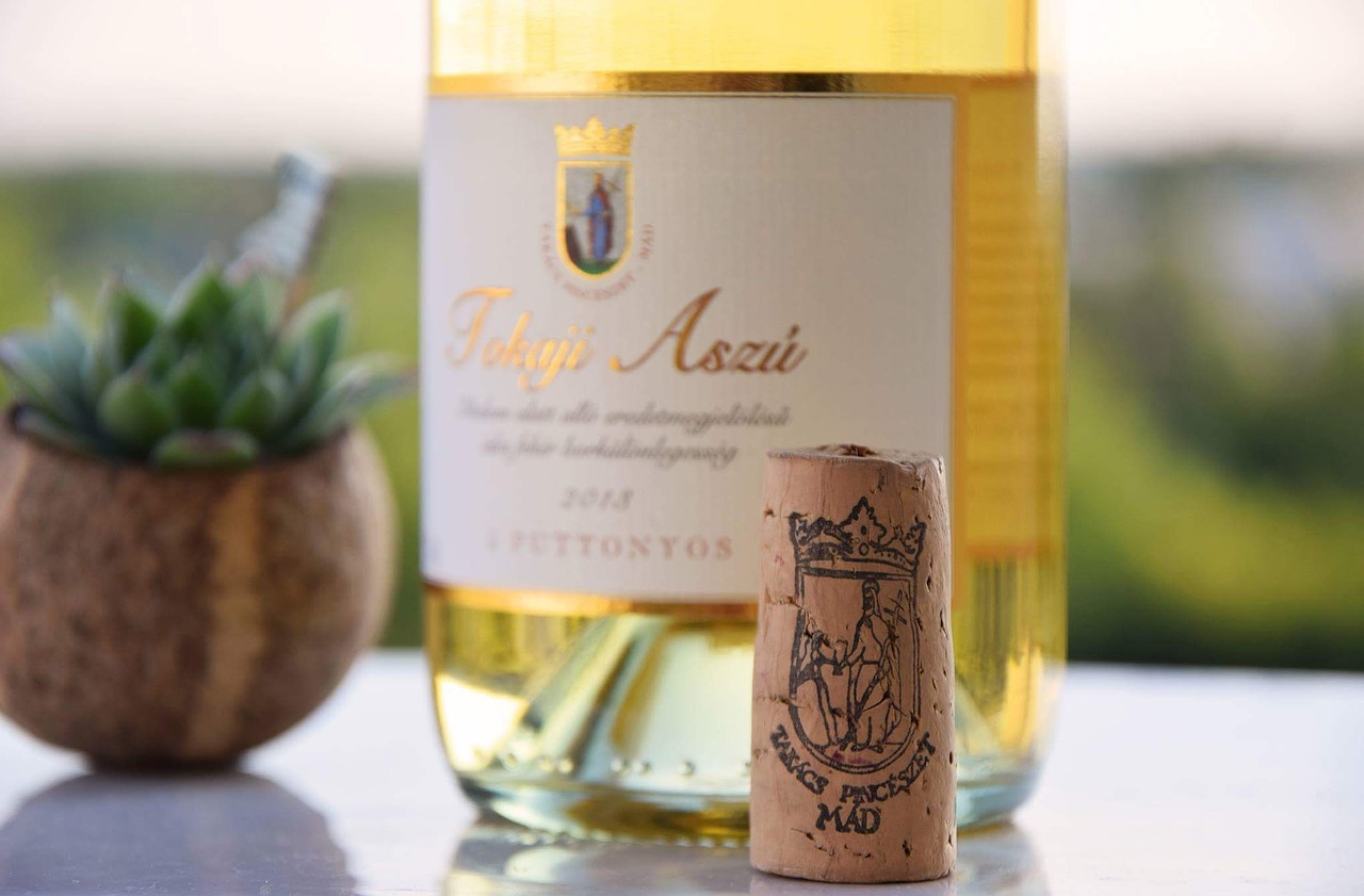 Image - wine white wine mádi wine cork