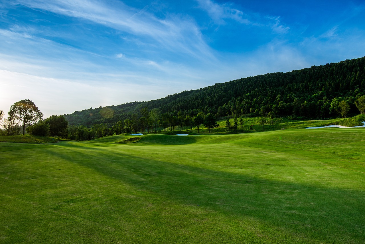 Image - green golf blue sky white cloud