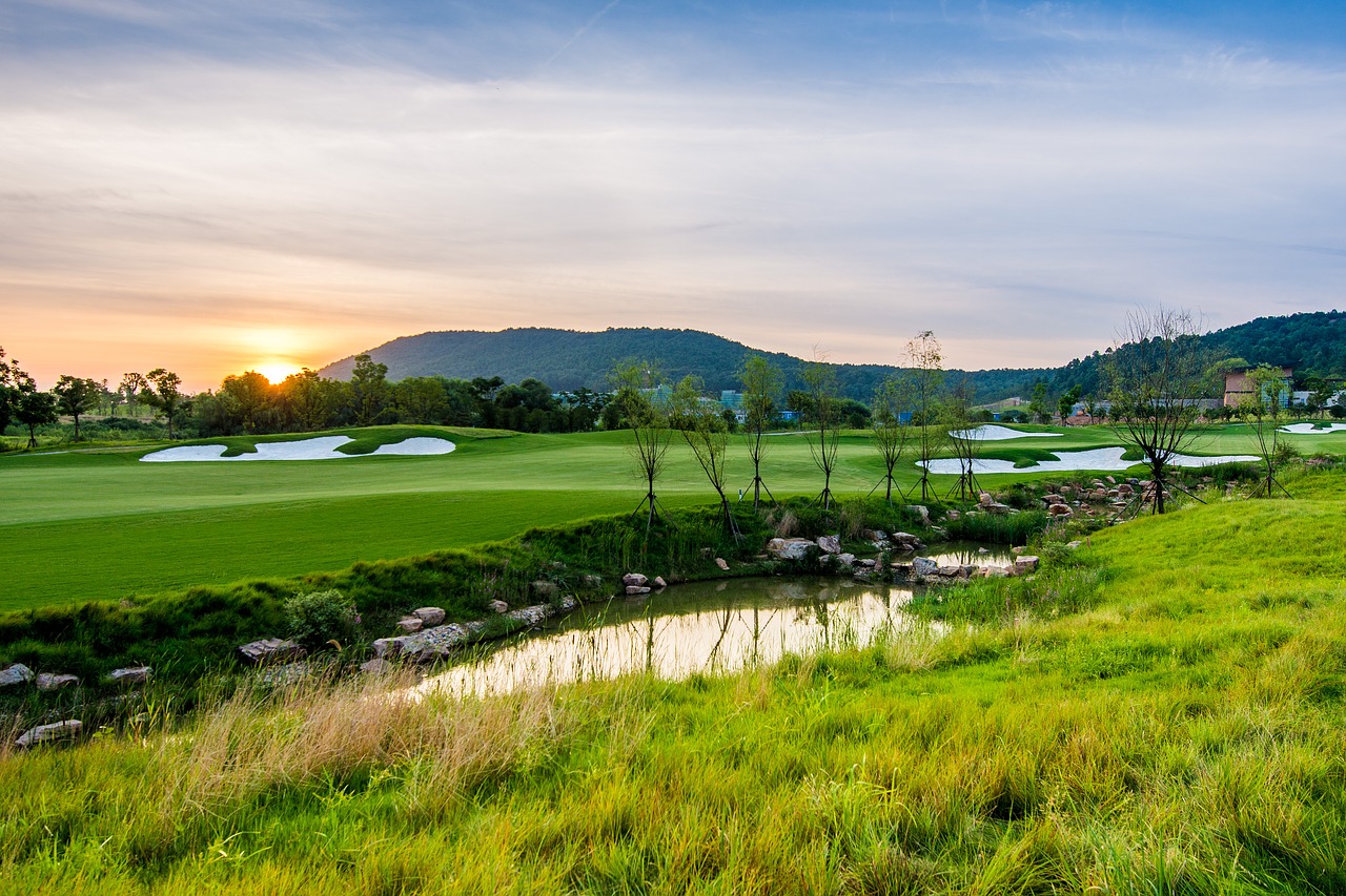 Image - green golf blue sky white cloud