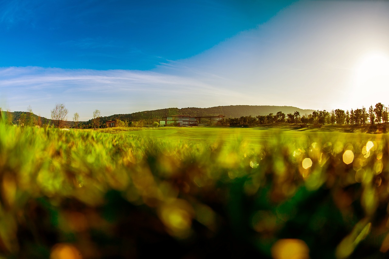 Image - green golf blue sky white cloud