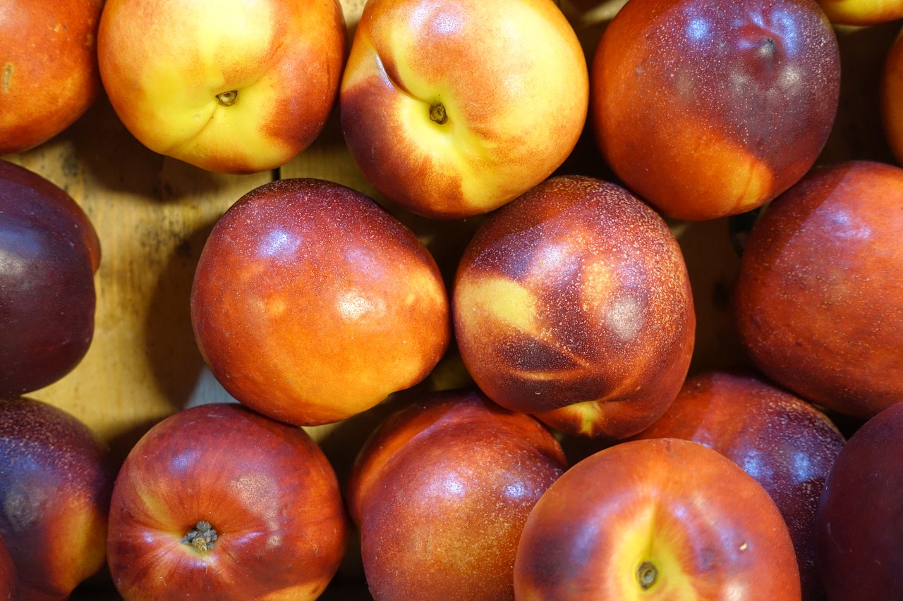 Image - nectarine peaches delicious sweet