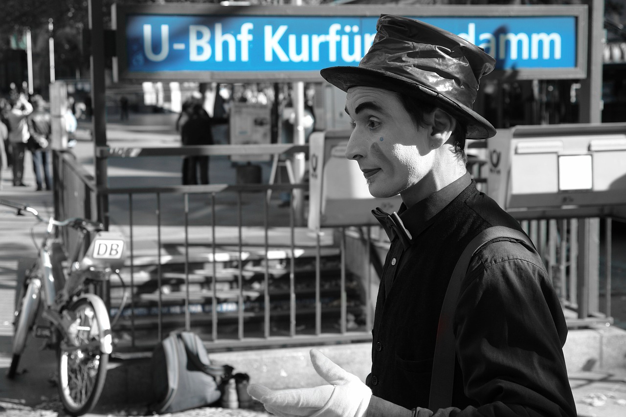 Image - berlin kurfürstendamm clown
