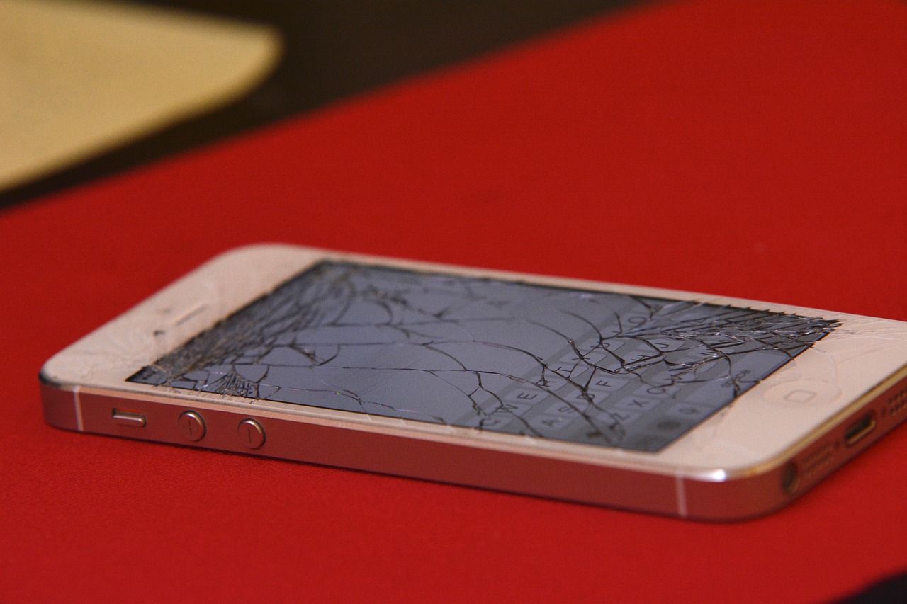 Image - iphone cracked shattered mobile
