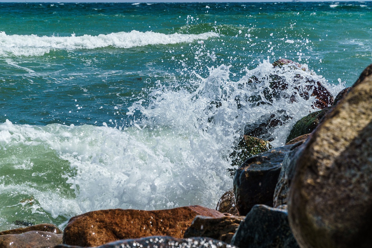 Image - baltic sea wave beach spray coast