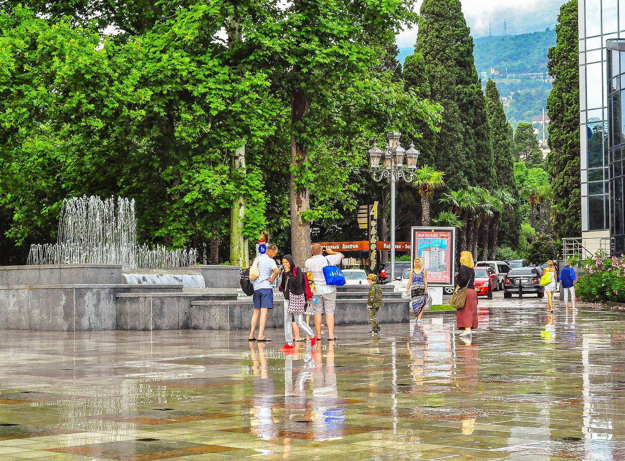 Image - yalta rain fountain people