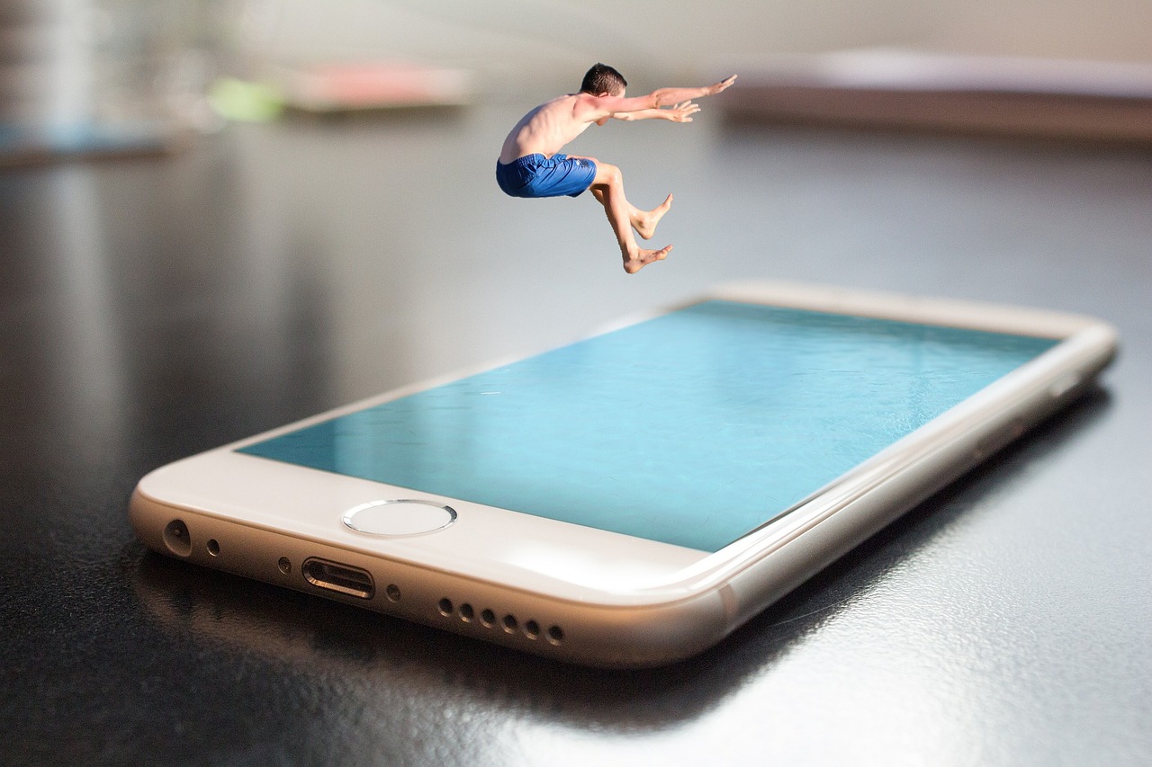 Image - smartphone iphone apple jump