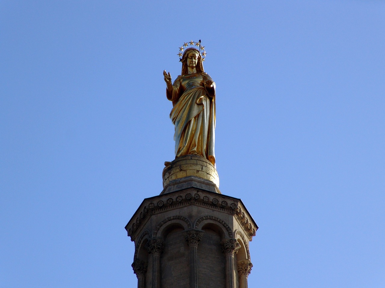 Image - france avignon figure faith